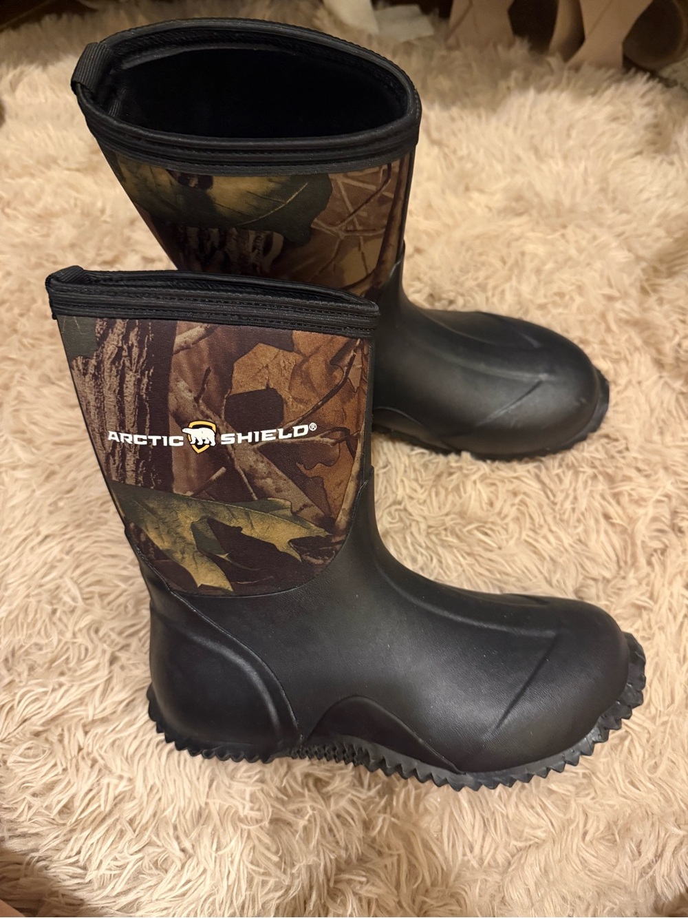 Boys size 6 Arctic Shield boots